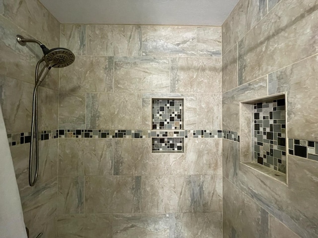 details featuring tiled shower