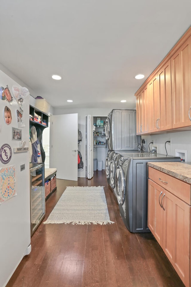 laundry room with cabinets, dark hardwood / wood-style flooring, independent washer and dryer, beverage cooler, and washer hookup