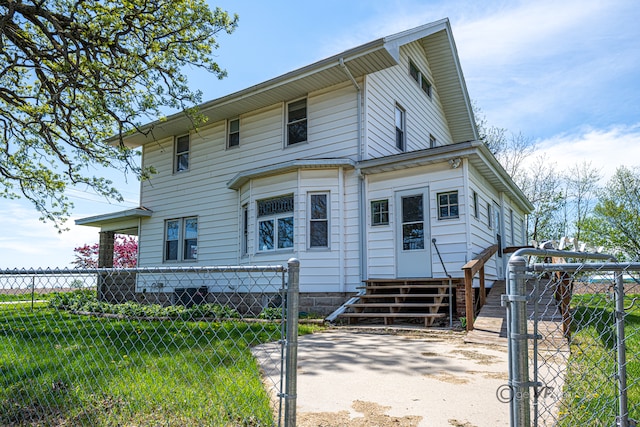 view of front of house with a front yard