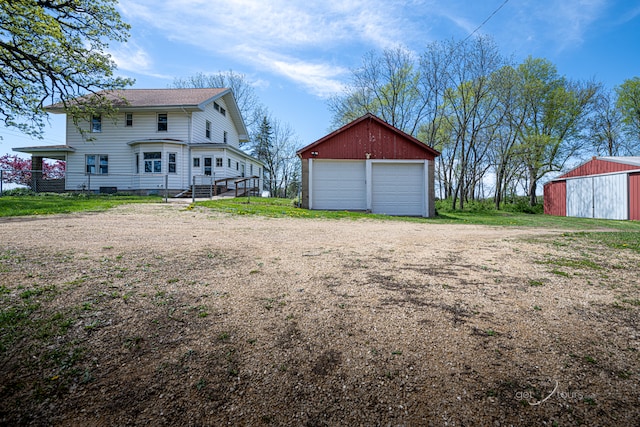 view of yard with an outdoor structure and a garage