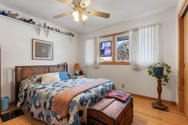 bedroom featuring light hardwood / wood-style floors and ceiling fan