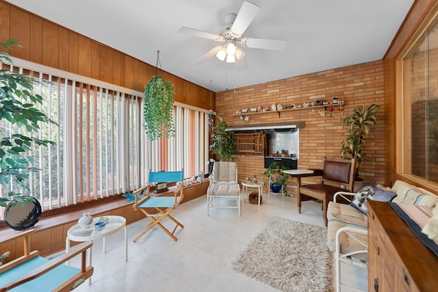 sunroom with ceiling fan