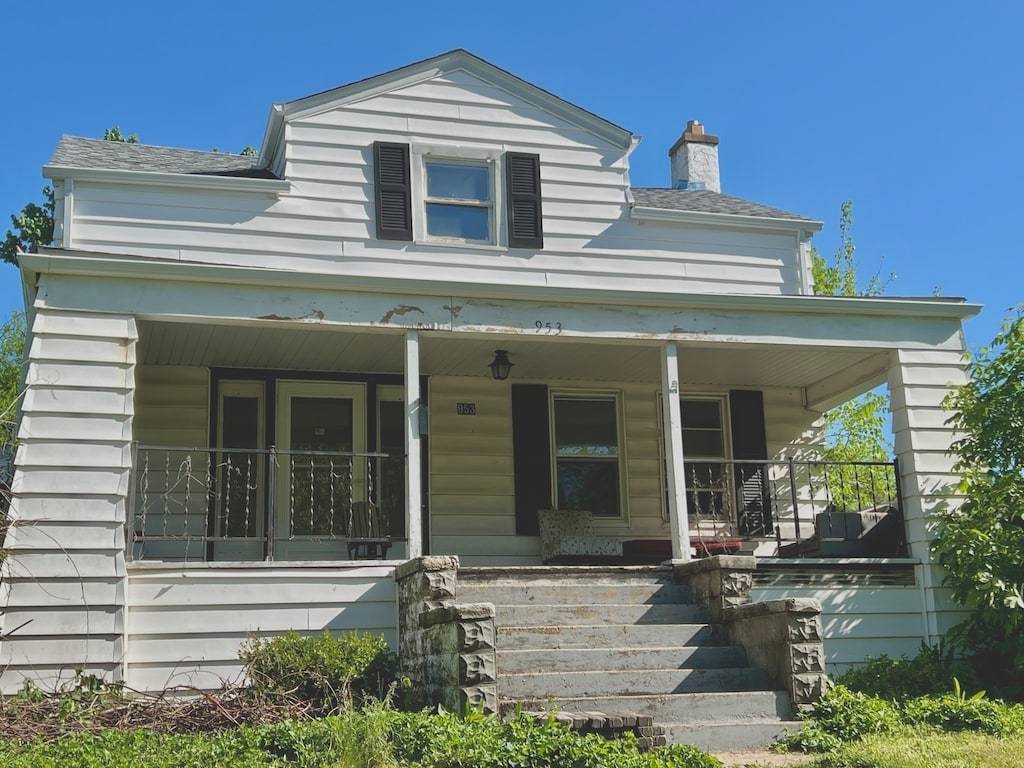 view of front of home with covered porch