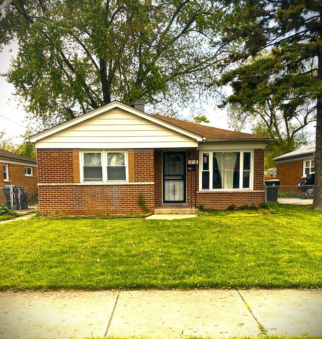 single story home featuring a front yard