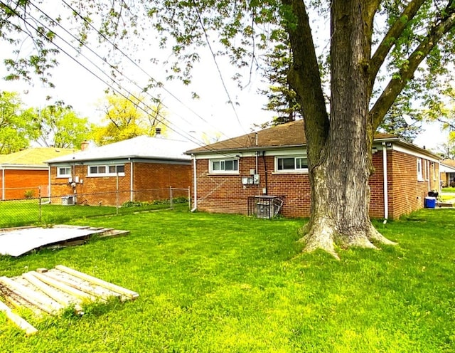 exterior space featuring a lawn