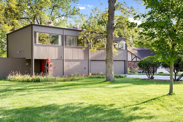 view of front of house featuring a front yard