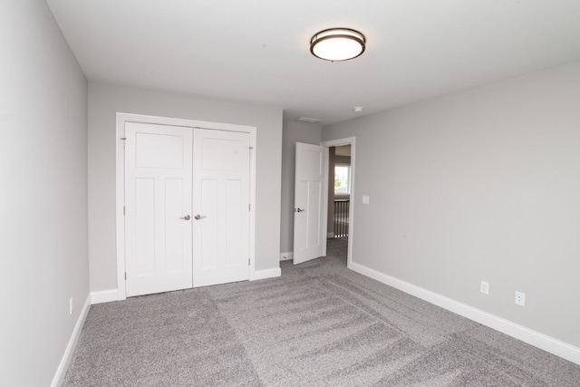 unfurnished bedroom with carpet flooring and a closet