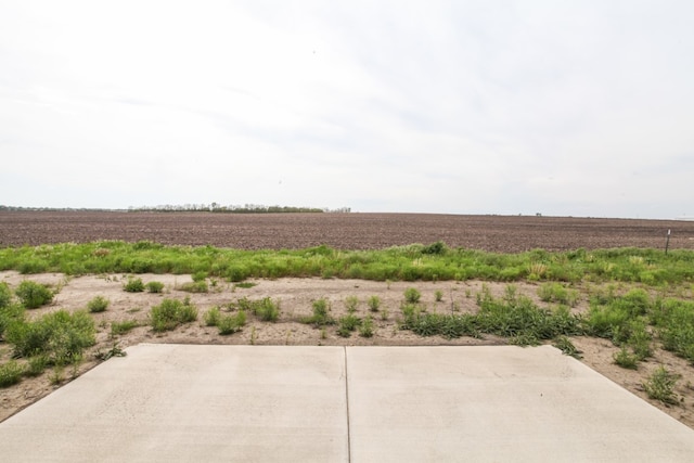 view of yard featuring a rural view