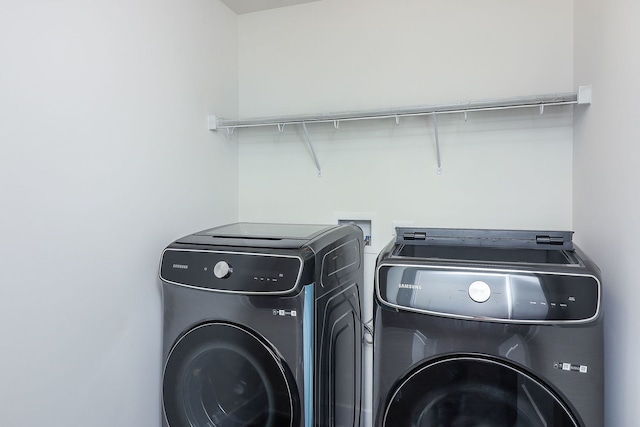 washroom featuring washer and clothes dryer and laundry area