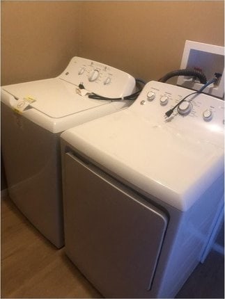 laundry area featuring hardwood / wood-style floors and independent washer and dryer