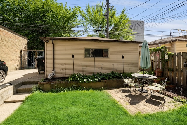 view of outdoor structure featuring a yard