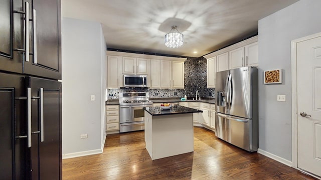 551 Bobby Ann Ct, Roselle, IL 60172 - photo 2