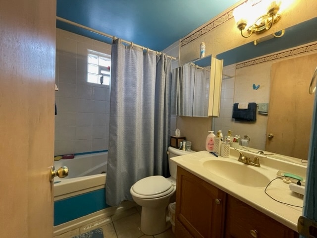 full bathroom with tile flooring, oversized vanity, toilet, and shower / bath combo with shower curtain