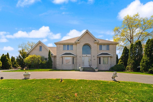 view of front of home with a front lawn