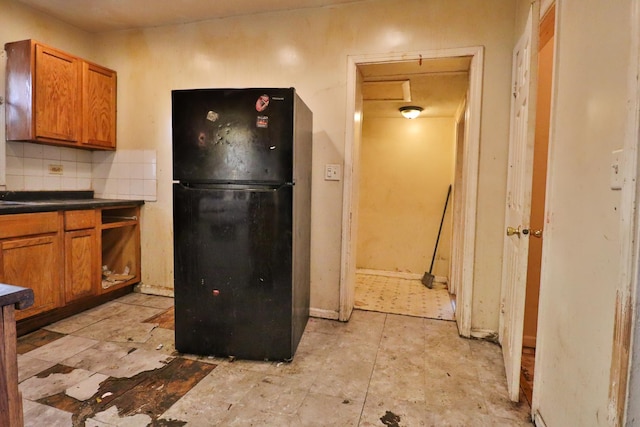 kitchen with black fridge and backsplash