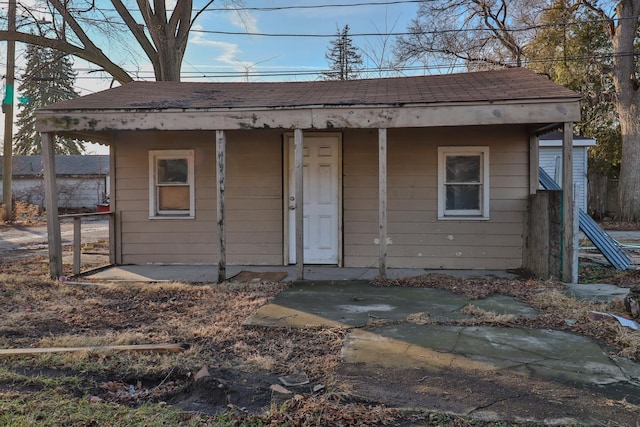 view of outdoor structure with a porch