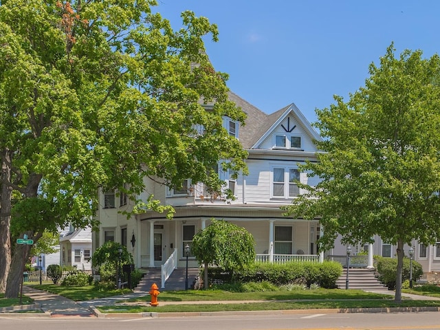 view of front of house with a porch