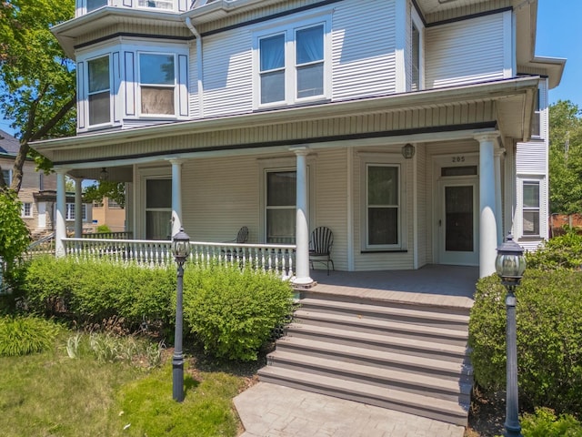 view of front of property featuring covered porch