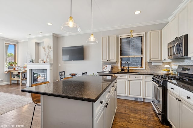 1646 W Augusta Blvd Unit 1, Chicago, IL 60622 - kitchen featuring appliances with stainless steel finishes, a sink, crown molding, tasteful backsplash, and a kitchen island
