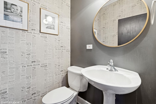 1646 W Augusta Blvd Unit 1, Chicago, IL 60622 - half bath with toilet and a sink