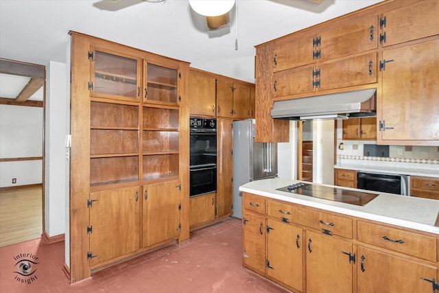 kitchen with black appliances, tasteful backsplash, light hardwood / wood-style floors, and ceiling fan