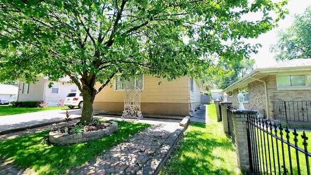 view of front of property with a front yard