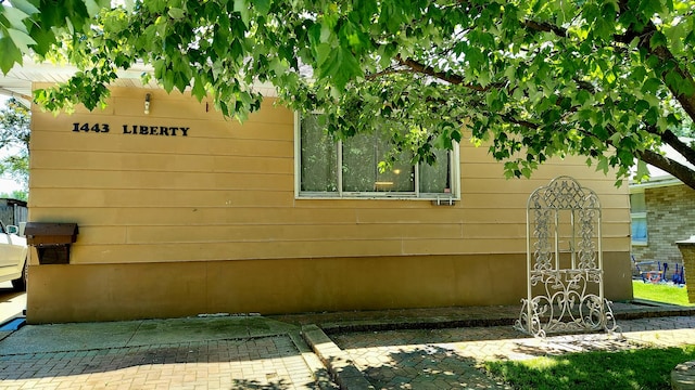 view of home's exterior