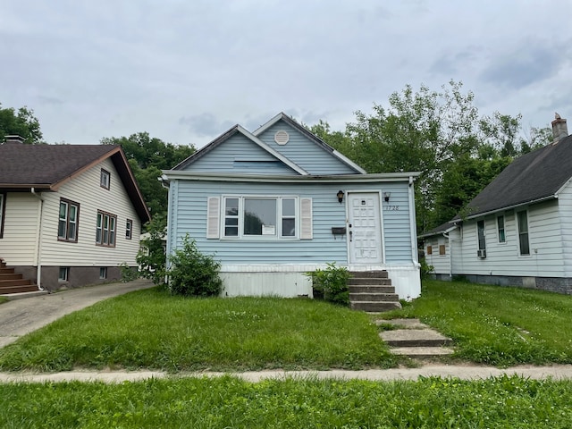 view of front facade with a front yard