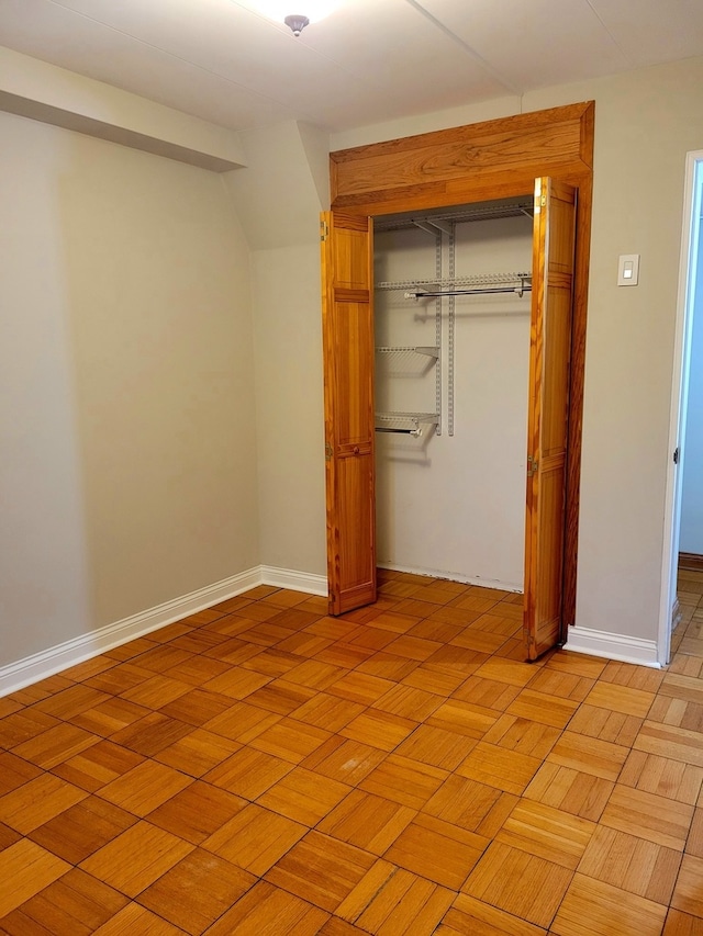 unfurnished bedroom featuring a closet