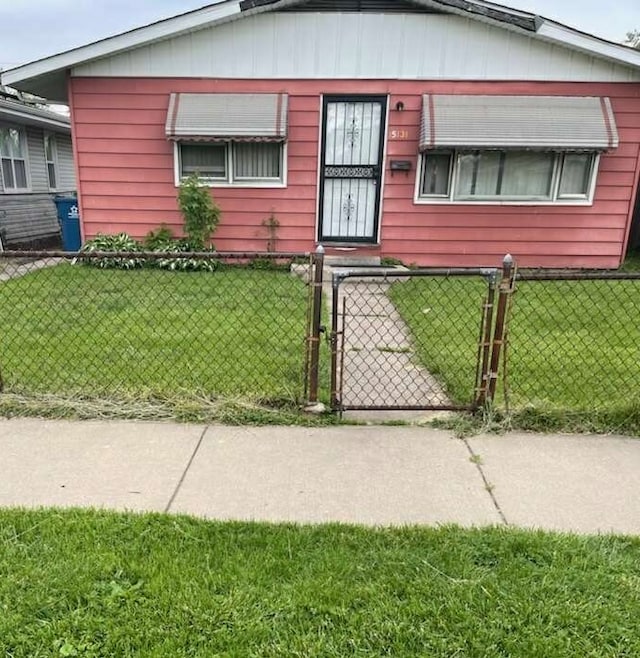 view of front of property with a front yard