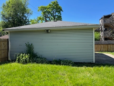 view of side of property featuring a lawn