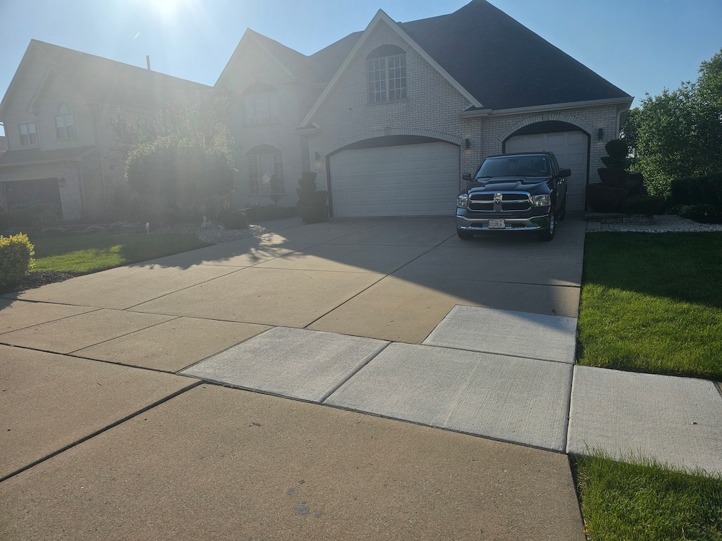 view of front facade with a garage