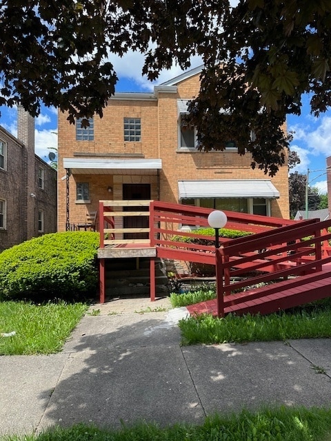 view of front of property