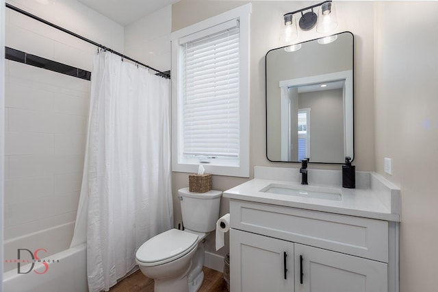 208 Leeward Way, Ottawa, IL 61350 - bathroom featuring vanity, wood finished floors, and shower / tub combo with curtain