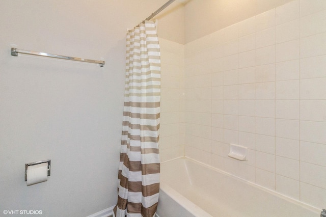 211 Grand Ridge Rd, Saint Charles, IL 60175 - bathroom featuring shower / bath combo with shower curtain