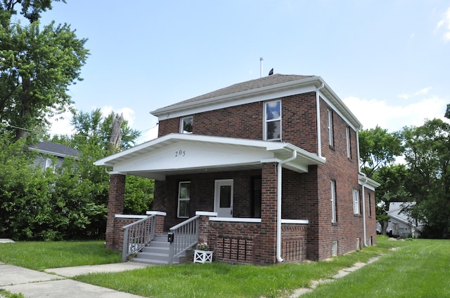 view of front of property featuring a front yard and a porch