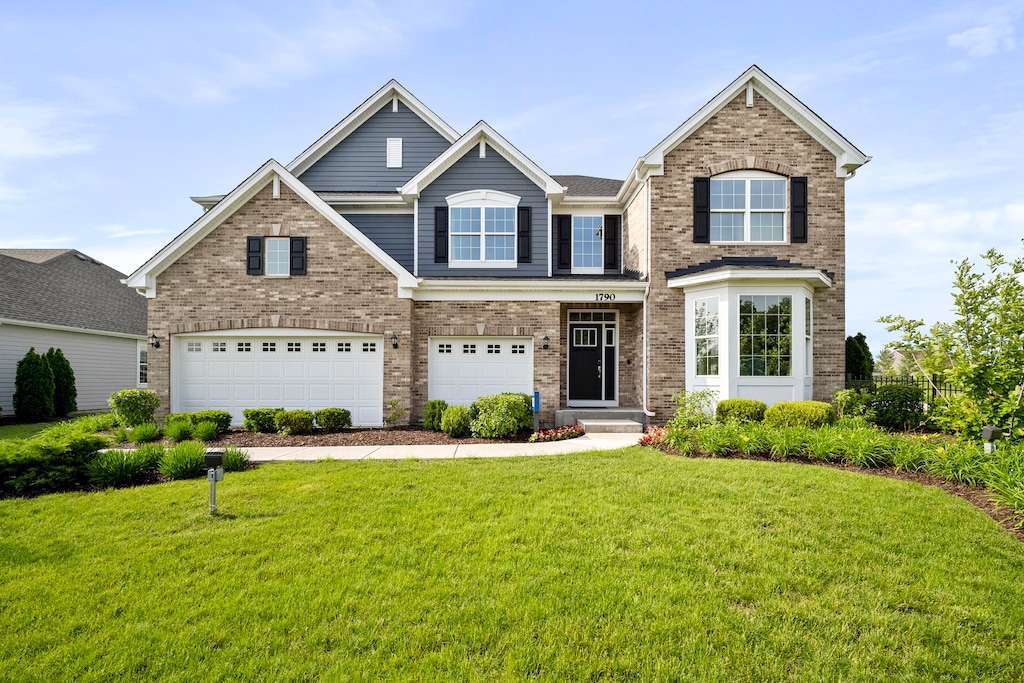 view of front of house featuring a garage and a front yard