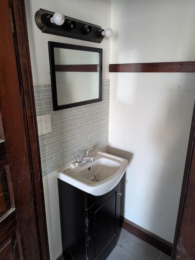 bathroom with backsplash and vanity