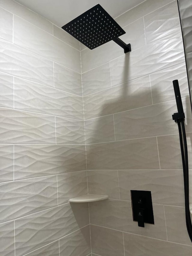 interior details with a tile shower