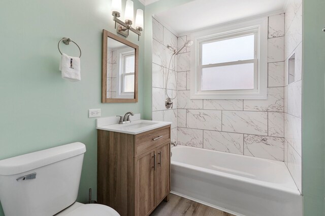 full bathroom with plenty of natural light, vanity, toilet, and tiled shower / bath combo