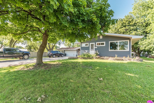 view of front of house featuring a front yard