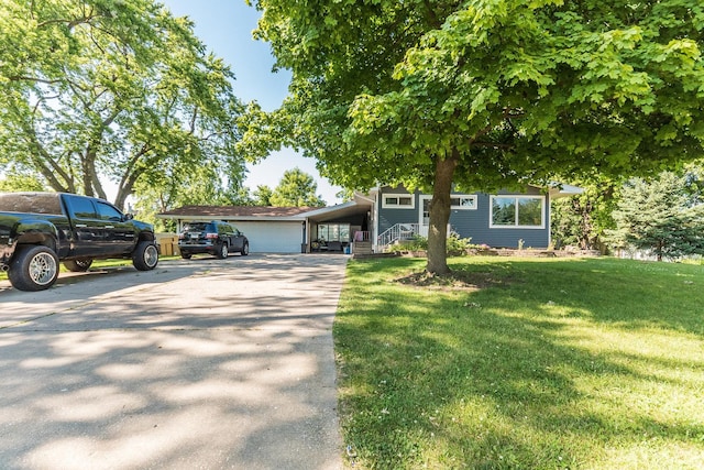 view of front of home featuring driveway, a front lawn, and an attached carport