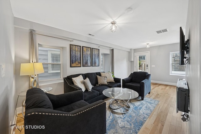 2550 W Thomas St, Chicago, IL 60622 - living area featuring baseboards, visible vents, and light wood finished floors