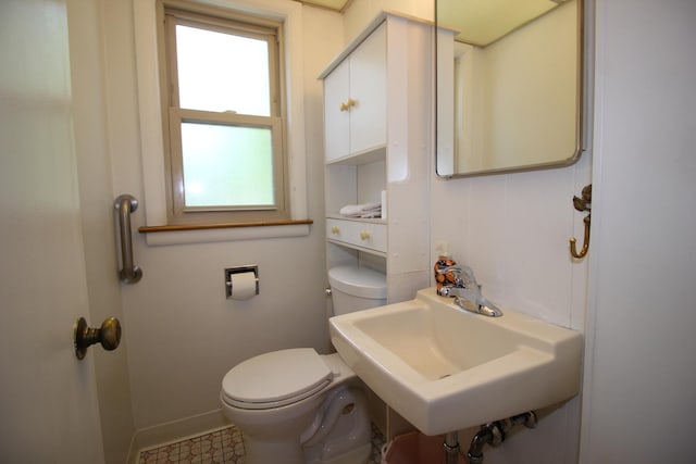 3415 W Maple St, Evergreen Park, IL 60805 - bathroom featuring a sink and toilet