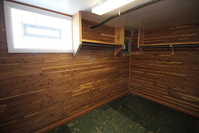 3415 W Maple St, Evergreen Park, IL 60805 - spacious closet with dark flooring