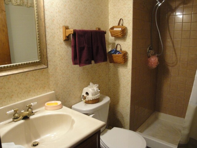 bathroom featuring a shower with curtain, toilet, and vanity with extensive cabinet space