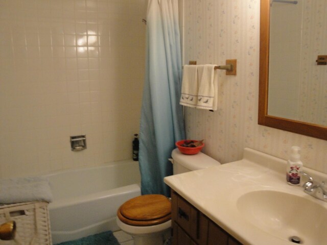 full bathroom with tile flooring, oversized vanity, toilet, and shower / tub combo with curtain