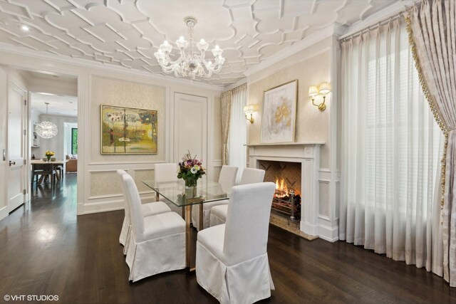 dining area featuring a notable chandelier, dark hardwood / wood-style flooring, and crown molding