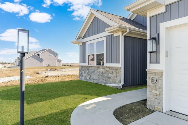 exterior space featuring a yard