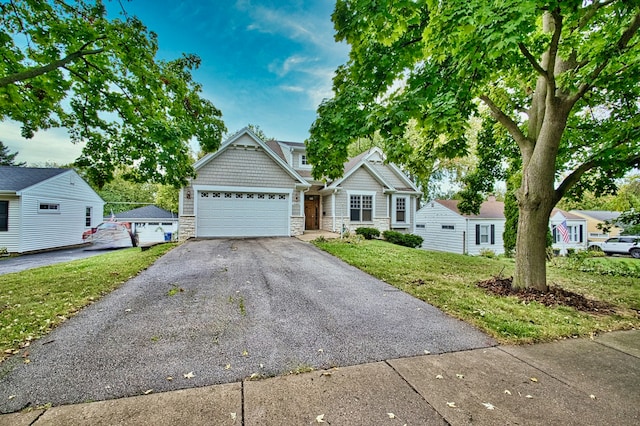 view of front of property featuring a front yard and a garage